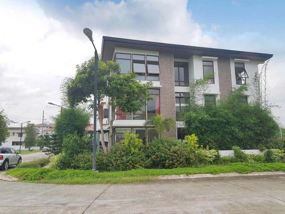 FOR SALE: Fully Furnished 6BR House Treveia Nuvali P25M